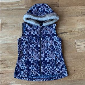 NWOT Talbots faux fur trim fleece snowflake vest